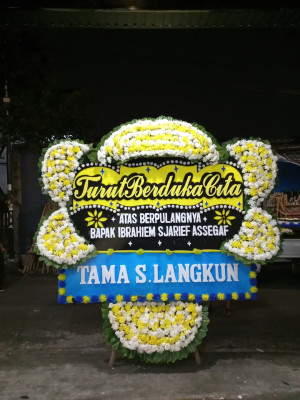 Papan Bunga Duka di Simpang Iv Sipin